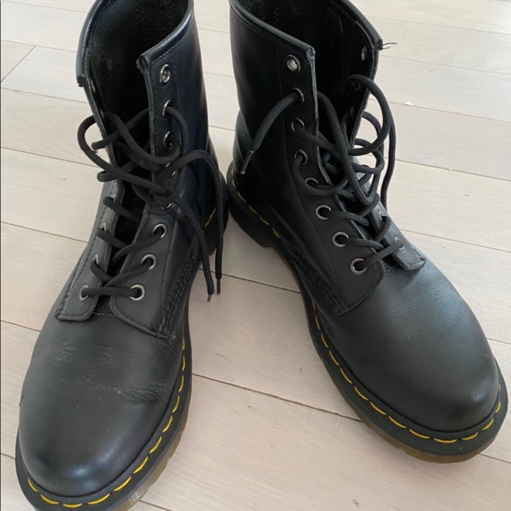 Dr. Marten’s 1460 women’s Nappa leather lace up boots